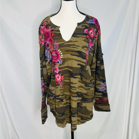 Johnny Was Marcella Floral Camo Top - Picture 3 of 9